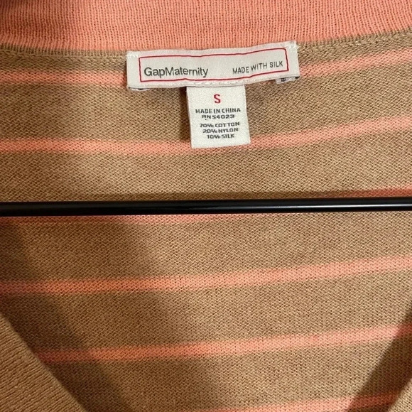 GAP Maternity V-Neck Sweater, Cotton/Nylon/Silk Blend, Size Small Tan/Pink Y2K - Picture 2 of 6
